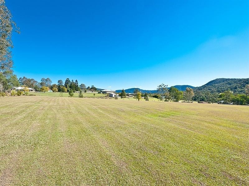 33 Warwick Lane, Samford Valley QLD 4520