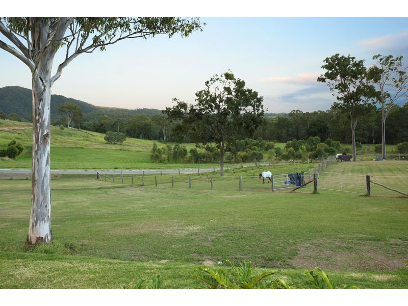 9 Tom Schmidt Drive, Samford QLD 4520