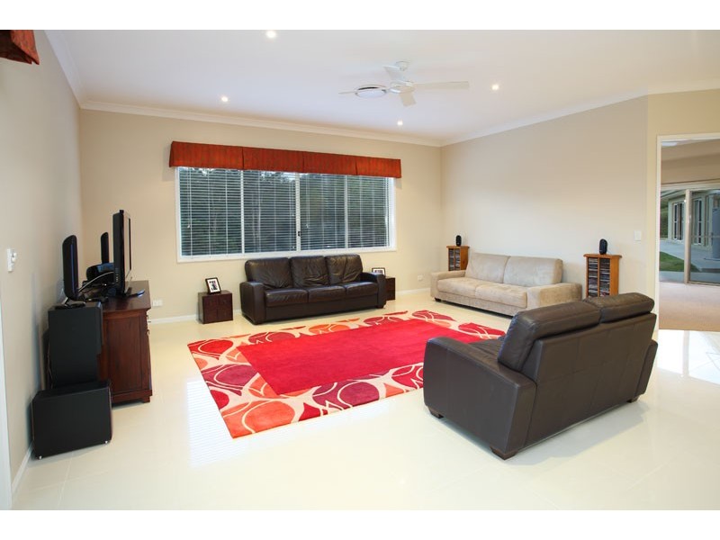 9 Tom Schmidt Drive, Samford QLD 4520