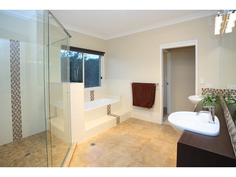 9 Tom Schmidt Drive, Samford QLD 4520