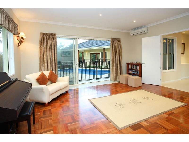 9 Tom Schmidt Drive, Samford QLD 4520