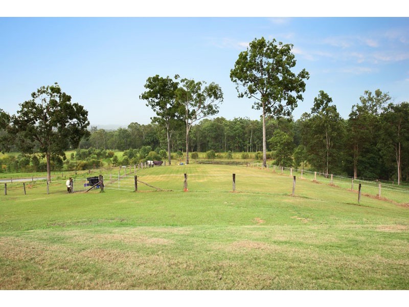 9 Tom Schmidt Drive, Samford QLD 4520