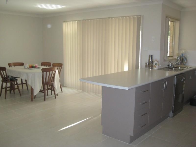 10 Moroney Avenue, St Georges Basin NSW 2540