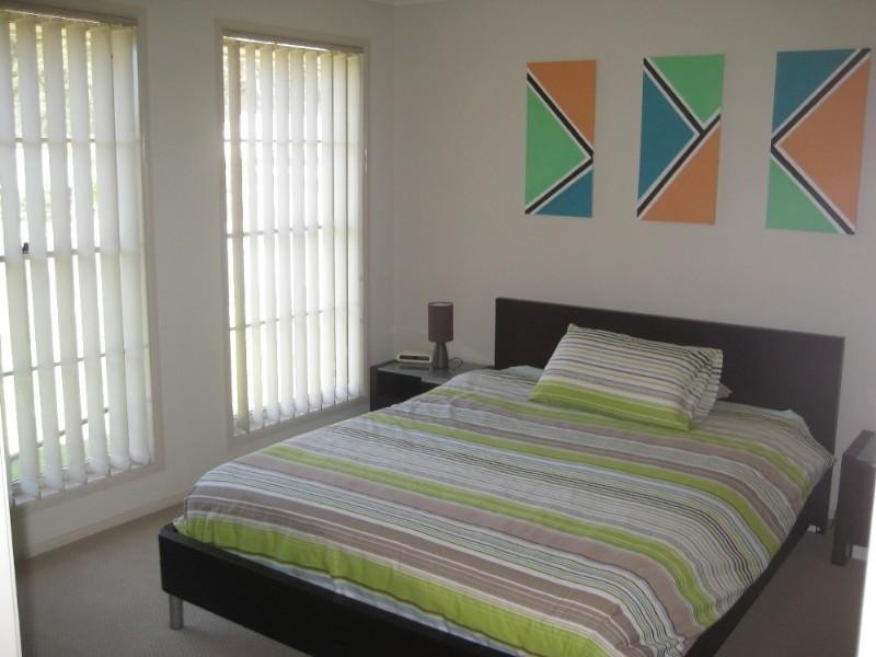 10 Moroney Avenue, St Georges Basin NSW 2540