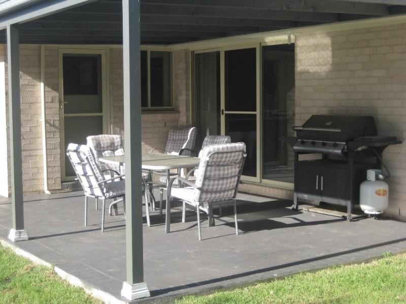 10 Moroney Avenue, St Georges Basin NSW 2540