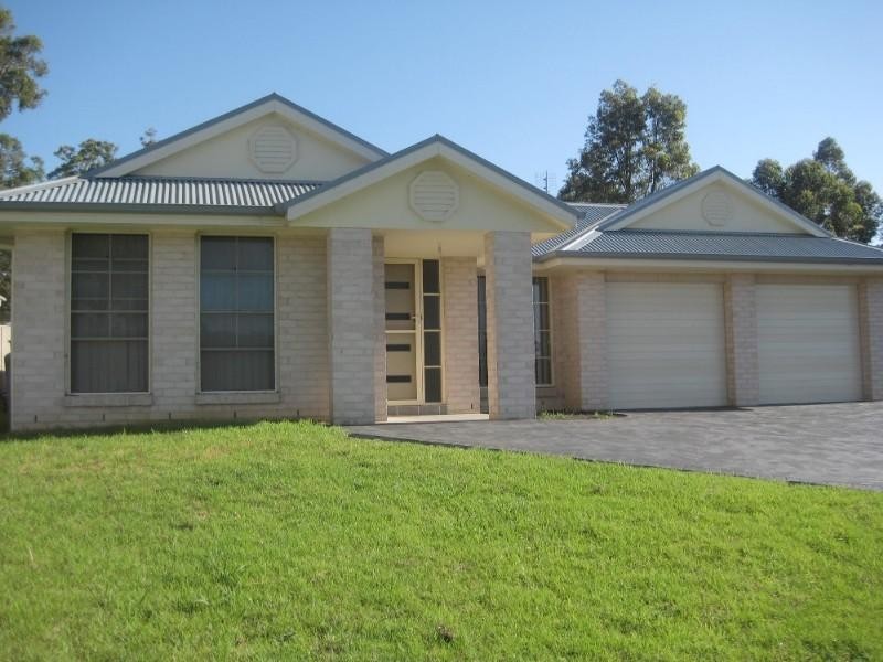 10 Moroney Avenue, St Georges Basin NSW 2540