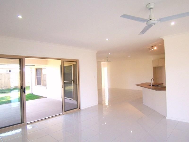 6 Jade Court, Little Mountain QLD 4551