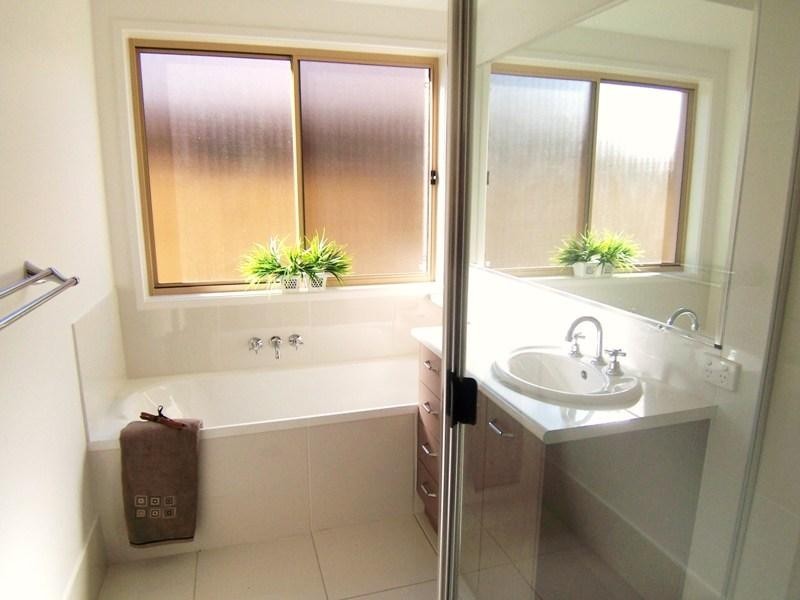 6 Jade Court, Little Mountain QLD 4551