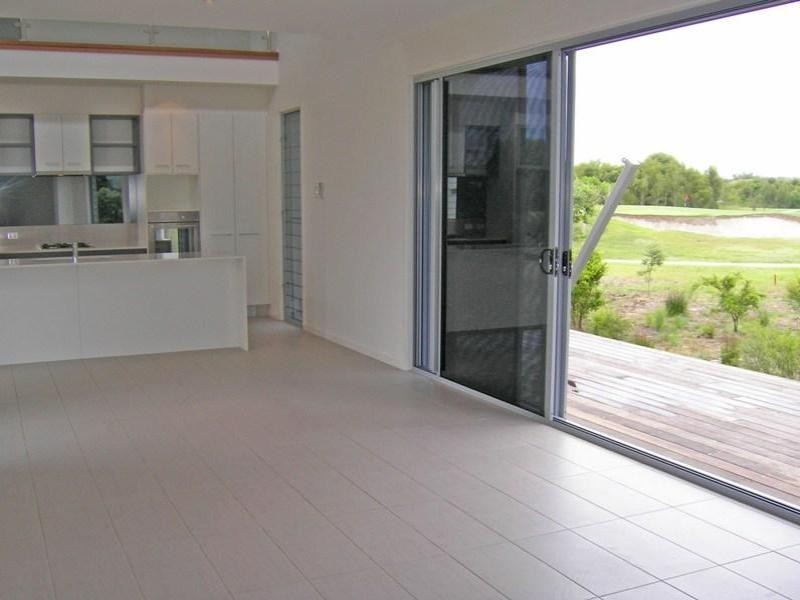 5/1 Gallery On 10, Bledisloe Boulevard, Pelican Waters QLD 4551