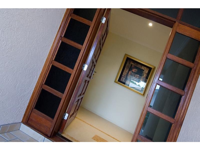 8 Parklands Boulevard, Little Mountain QLD 4551