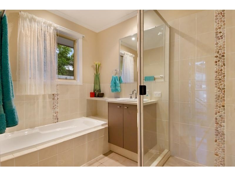 8 Gallery Place, Little Mountain QLD 4551