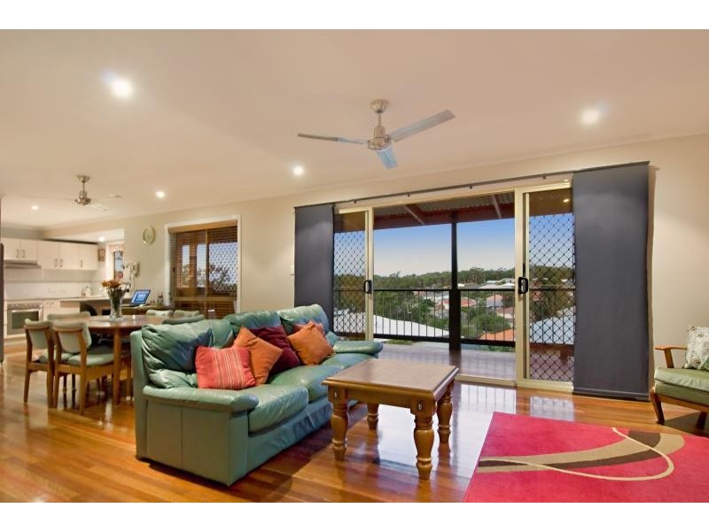 8 Gallery Place, Little Mountain QLD 4551