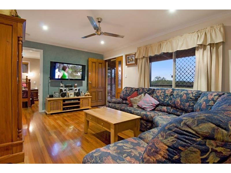 8 Gallery Place, Little Mountain QLD 4551
