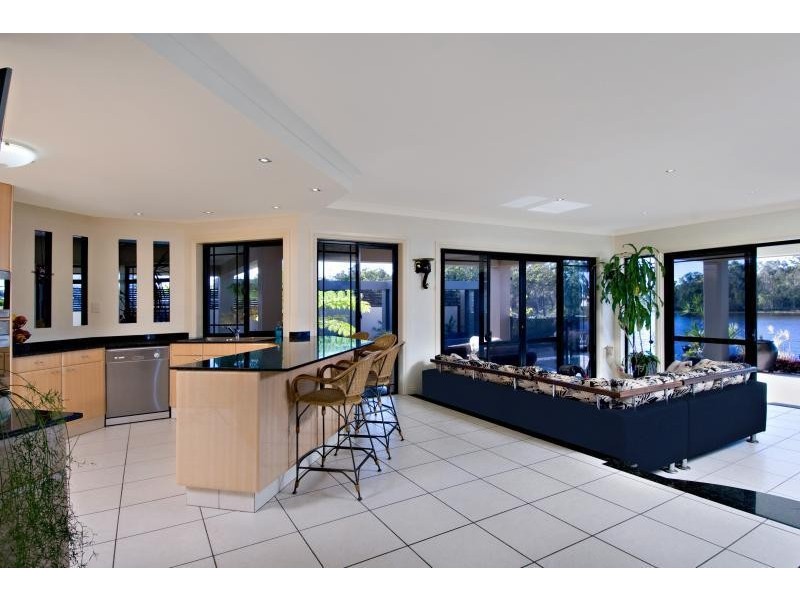 18 Wallaby Circuit, Pelican Waters QLD 4551