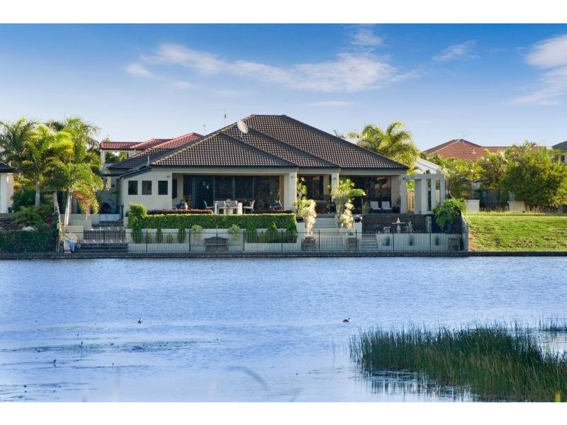 18 Wallaby Circuit, Pelican Waters QLD 4551