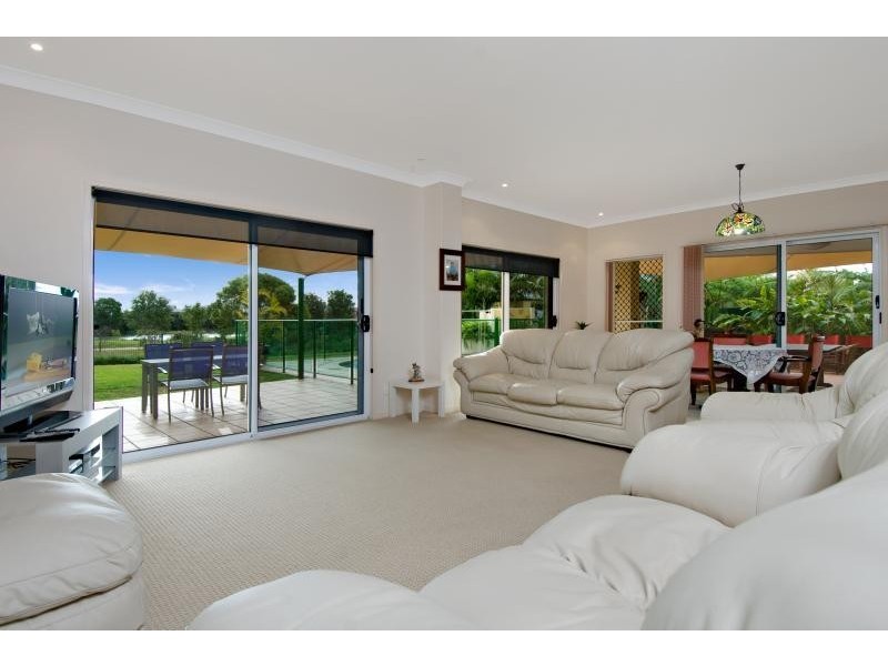 5 Midden Place, Pelican Waters QLD 4551