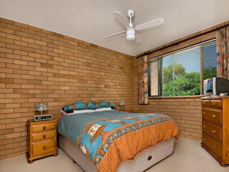2/7 Landsborough Parade, Golden Beach QLD 4551