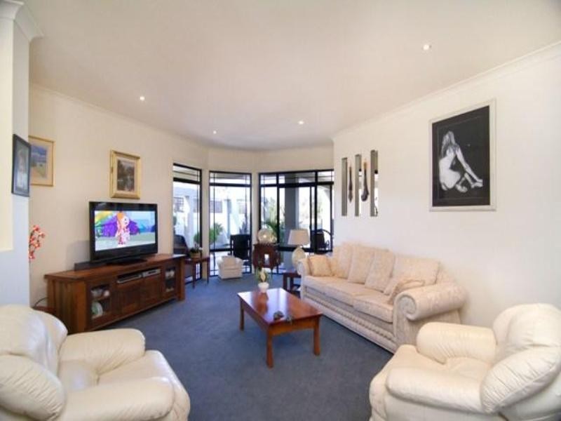 18 Wallaby Circuit, Pelican Waters QLD 4551