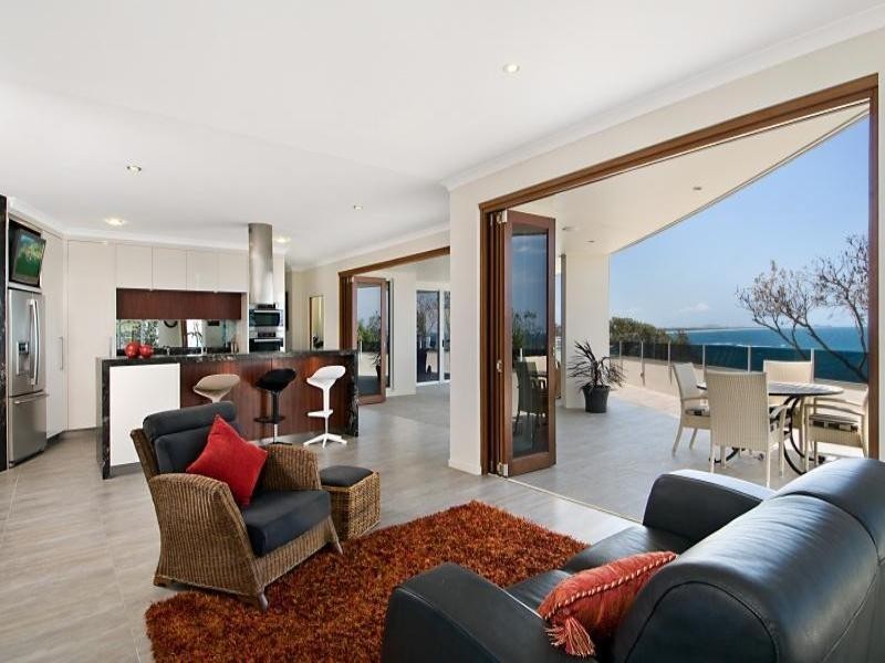 1 Mcilwraith Street, Moffat Beach QLD 4551