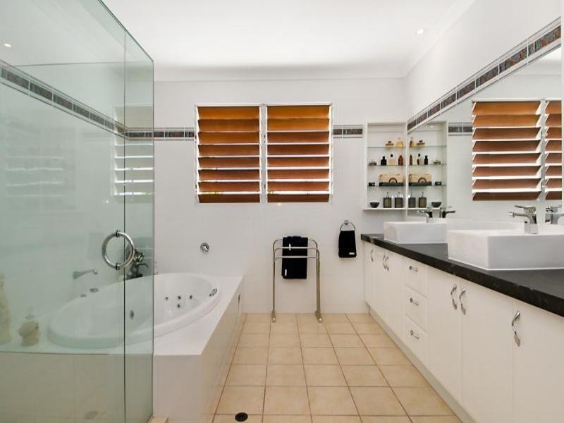 1 Mcilwraith Street, Moffat Beach QLD 4551