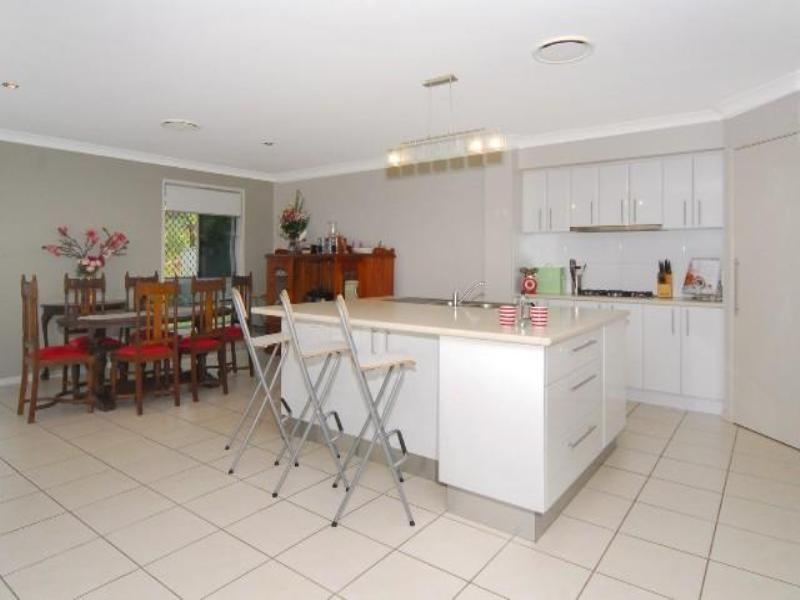 12 Heath Court, Little Mountain QLD 4551