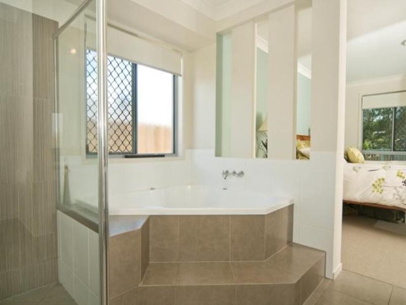 12 Heath Court, Little Mountain QLD 4551
