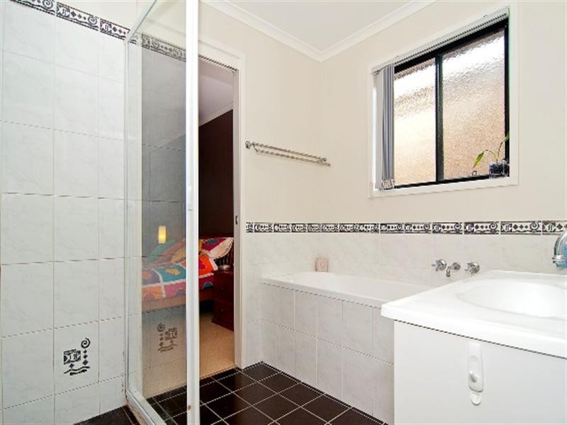 18 Rosslare Street, Caloundra West QLD 4551