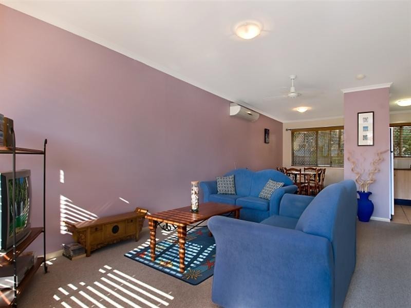 Unit 2 ‘Summer Breeze Villas’ 25 North Street, Golden Beach QLD 4551