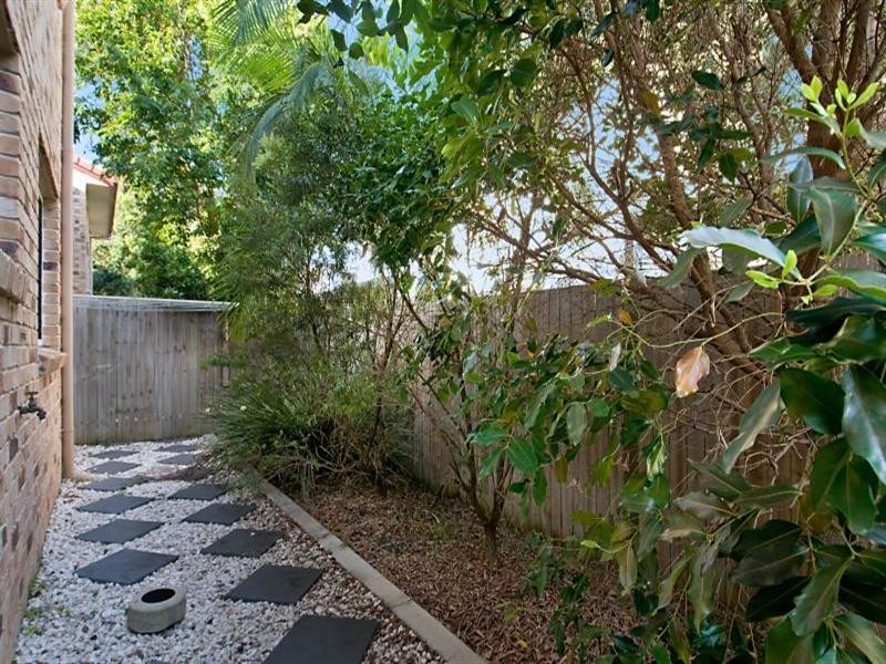 Unit 2 ‘Summer Breeze Villas’ 25 North Street, Golden Beach QLD 4551