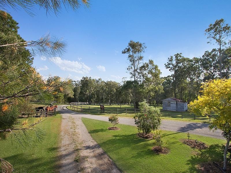 962-990 Beenleigh-Redland Bay Road, Carbrook QLD 4130