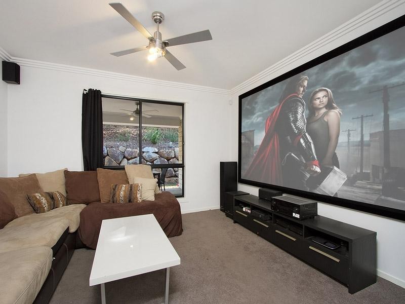 2 Range Drive, Tanah Merah QLD 4128