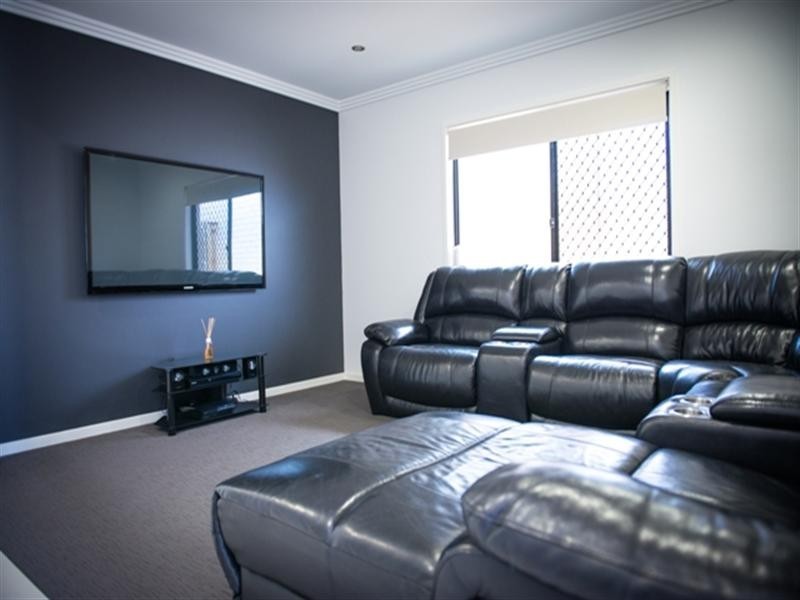 10 Carrawinya Street, Waterford QLD 4133