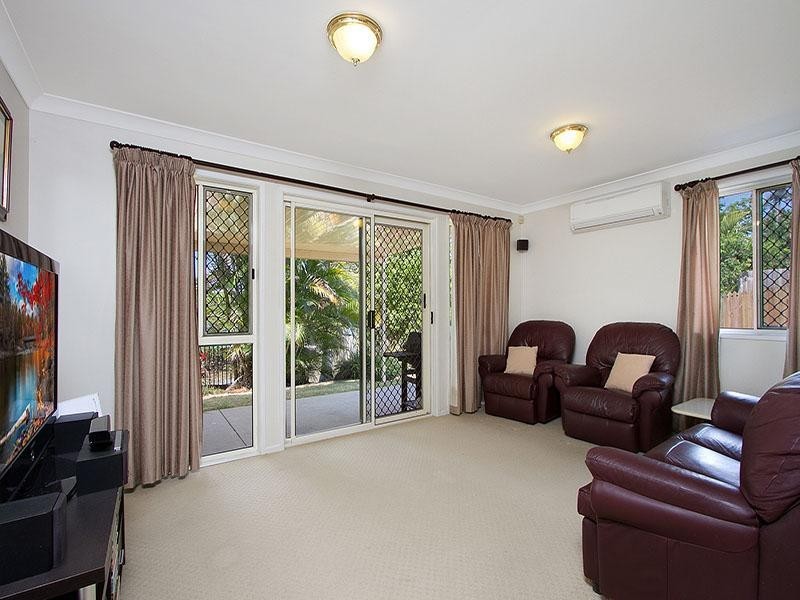 22 Cowra Street, Tanah Merah QLD 4128