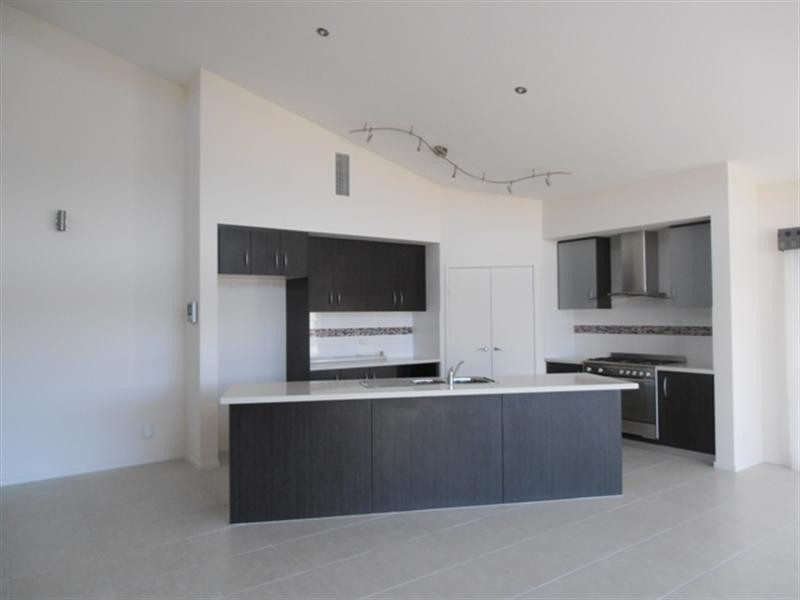 5 Dennis Vale, Daisy Hill QLD 4127