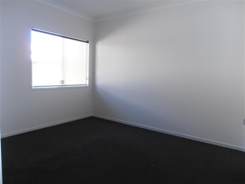 5 Dennis Vale, Daisy Hill QLD 4127