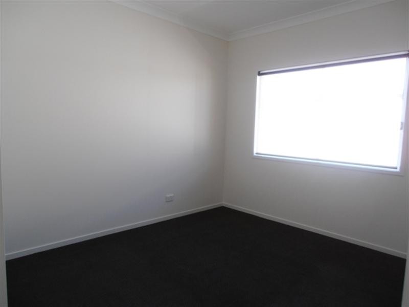 5 Dennis Vale, Daisy Hill QLD 4127