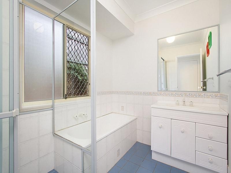 4 Sundar Crescent, Tanah Merah QLD 4128