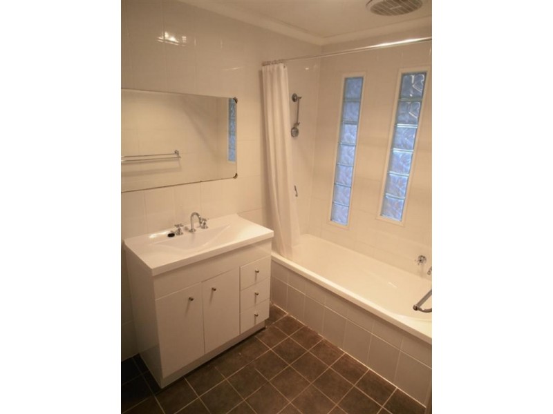 8 Teak Street, Shailer Park QLD 4128