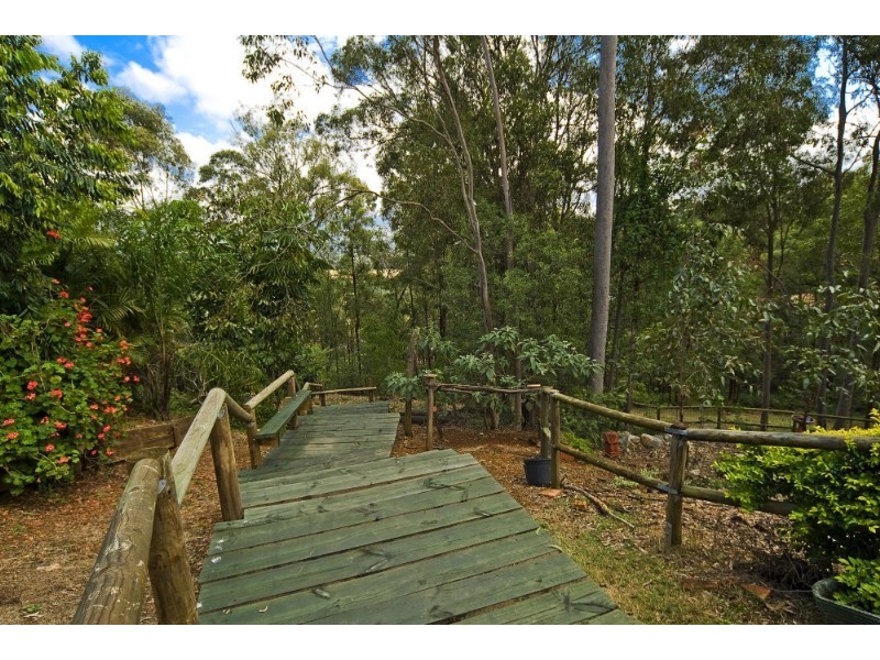 25 Bayview Drive, Tanah Merah QLD 4128