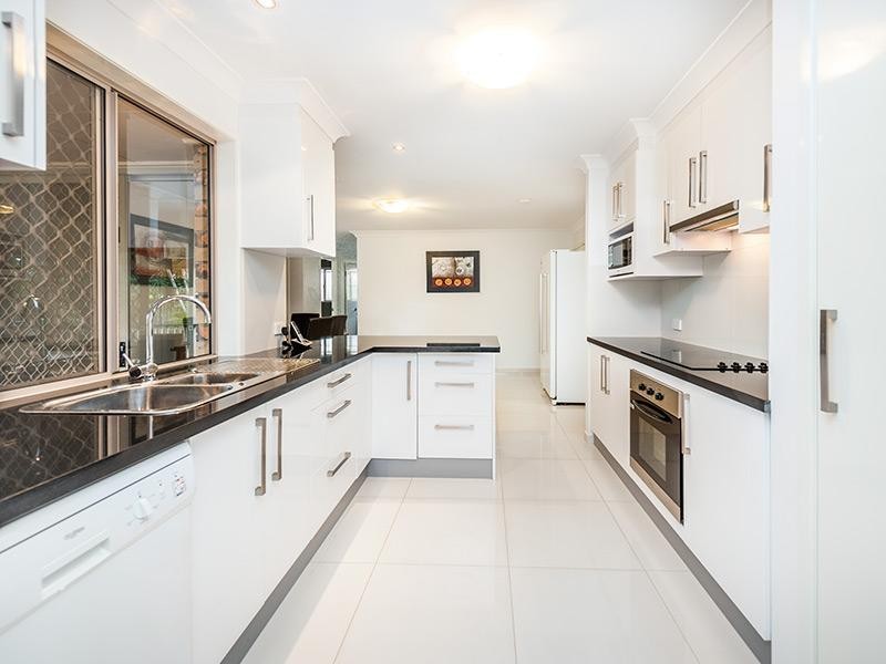 86 Edenlea Drive, Meadowbrook QLD 4131