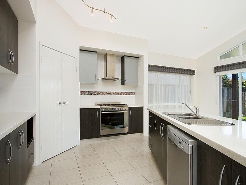 5 Dennis Vale Drive, Daisy Hill QLD 4127