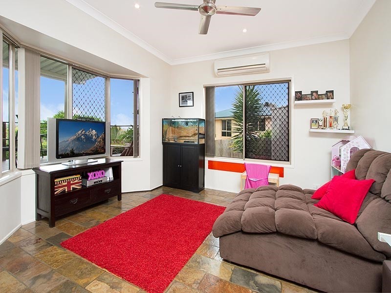 49 Cowra Street, Tanah Merah QLD 4128
