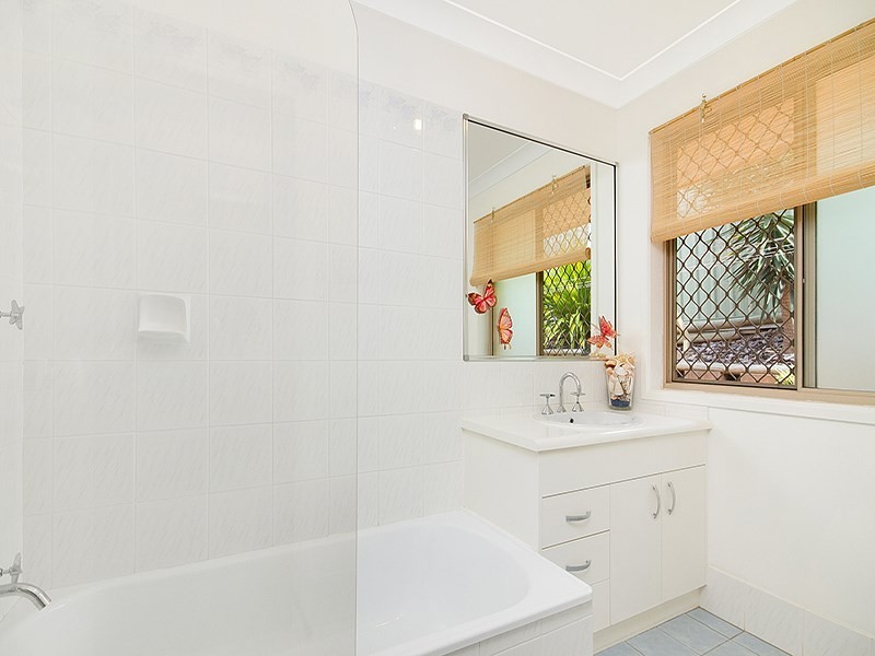 49 Cowra Street, Tanah Merah QLD 4128