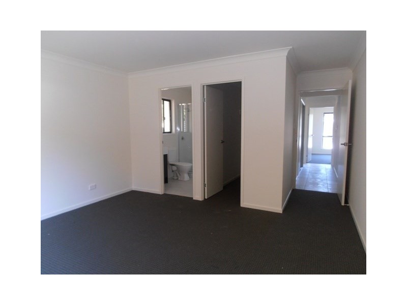 8a Conifer Street, Daisy Hill QLD 4127