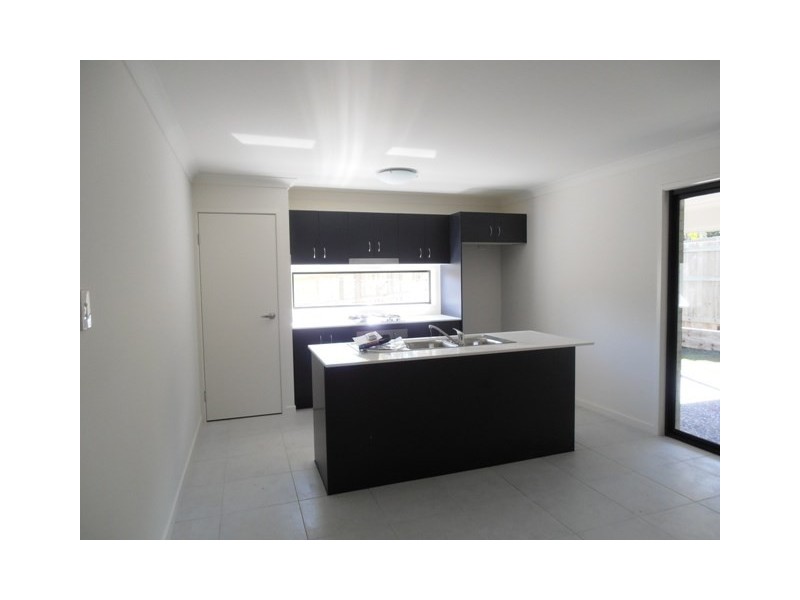 8a Conifer Street, Daisy Hill QLD 4127