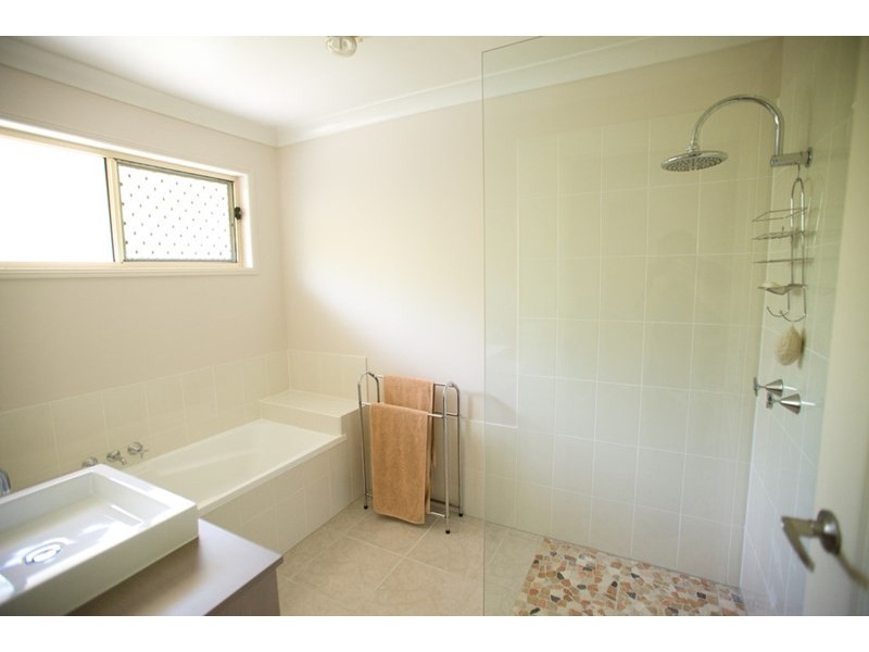 16 Leawarra Drive, Loganholme QLD 4129
