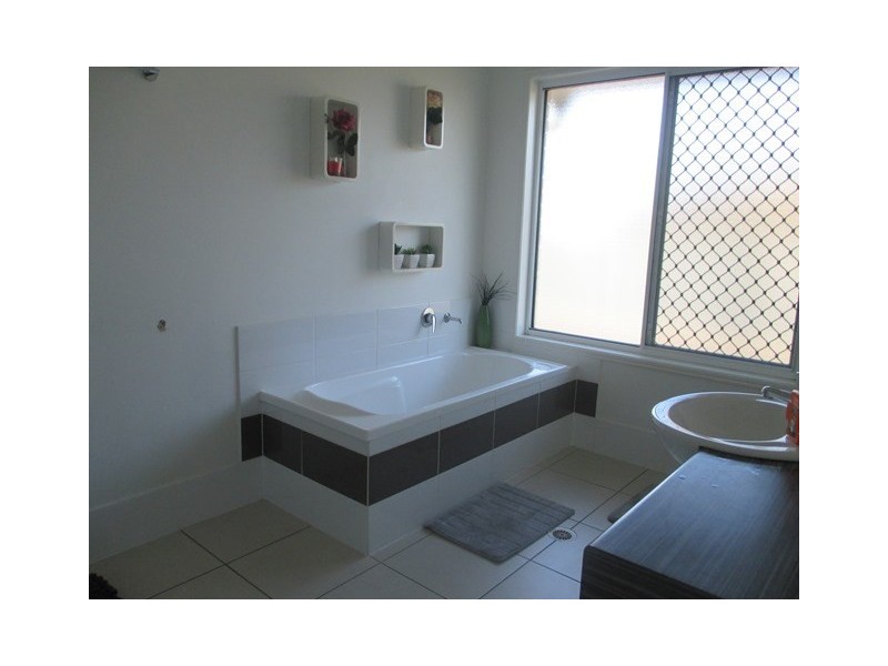 4 Lakeland Court, Loganholme QLD 4129