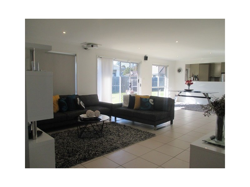 4 Lakeland Court, Loganholme QLD 4129