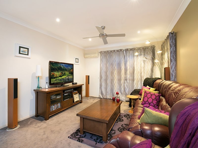 35 Oak Street, Shailer Park QLD 4128