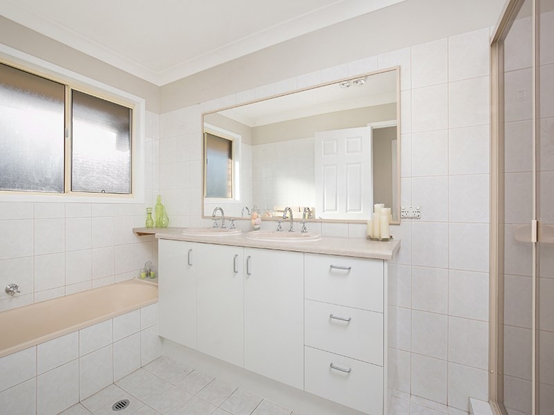 8 Riviera Court, Cornubia QLD 4130